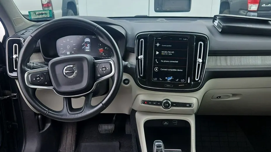 VOLVO XC40 -