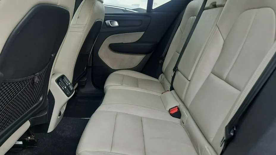 VOLVO XC40 -