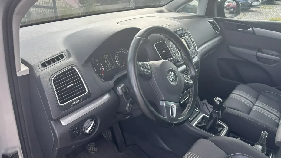 VOLKSWAGEN Sharan -