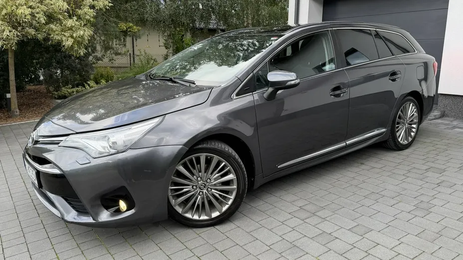 TOYOTA Avensis -