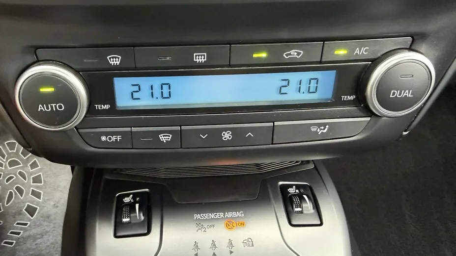TOYOTA Avensis -