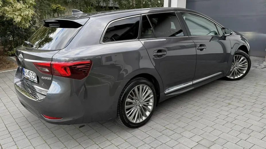 TOYOTA Avensis -