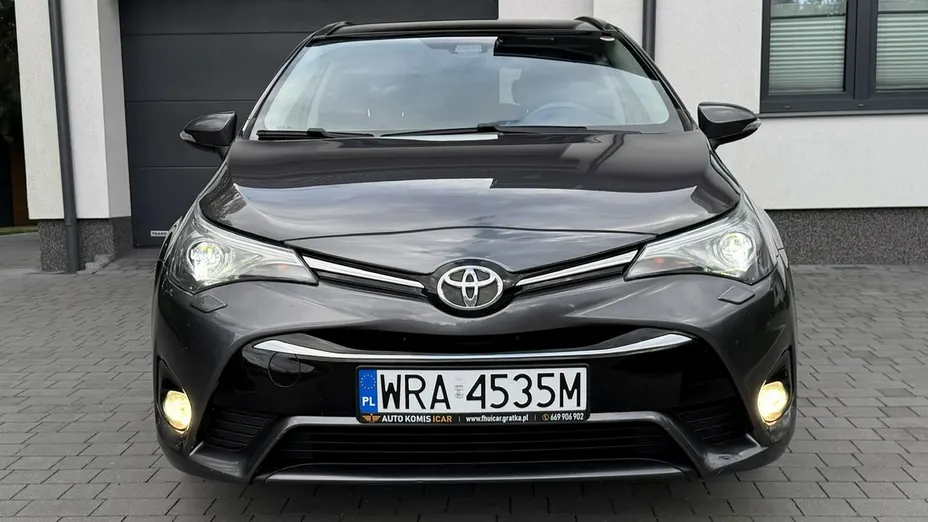 TOYOTA Avensis -