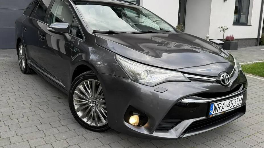 TOYOTA Avensis -