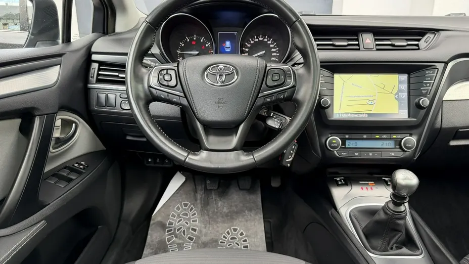 TOYOTA Avensis -