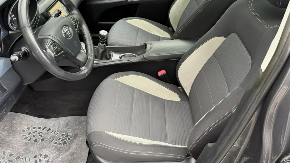 TOYOTA Avensis -
