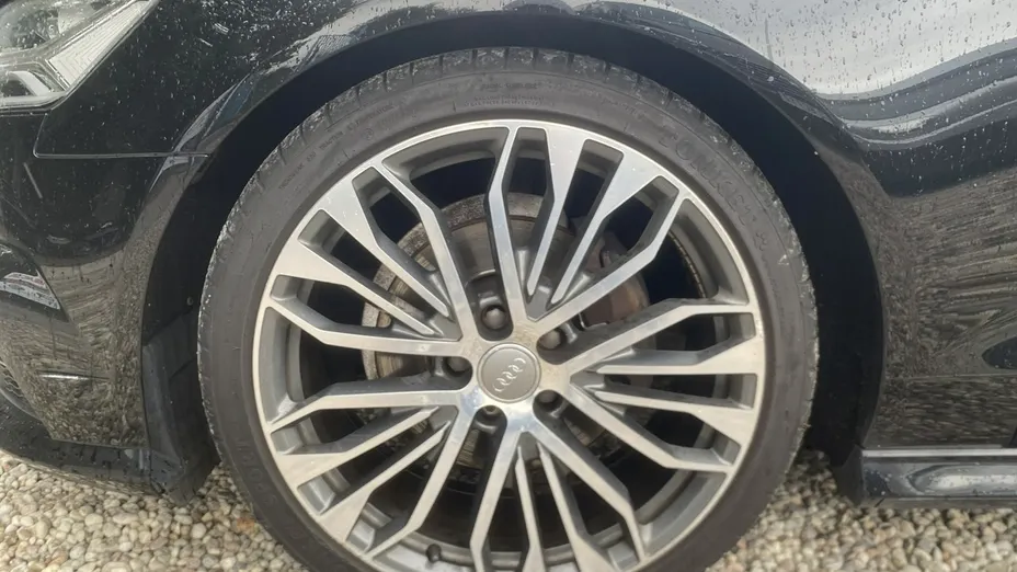 AUDI A6 -