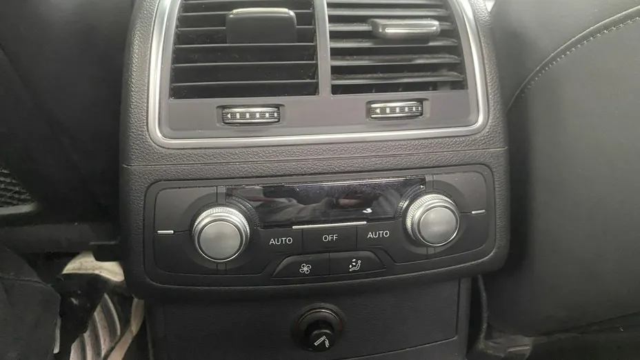 AUDI A6 -