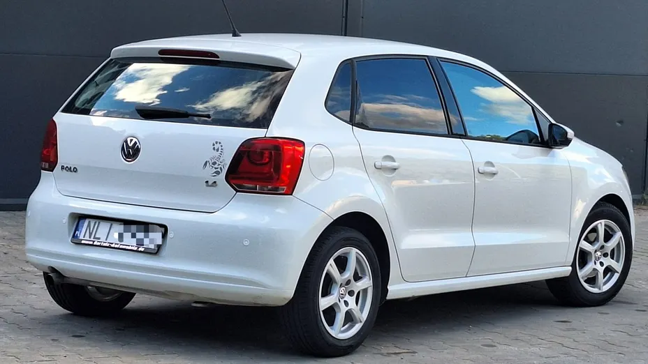 VOLKSWAGEN Polo -