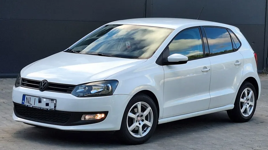 VOLKSWAGEN Polo -