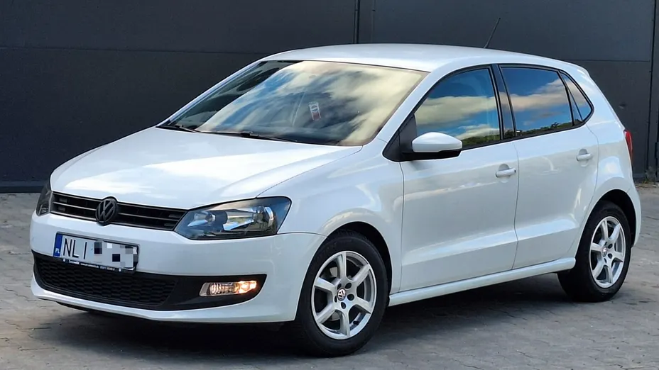 VOLKSWAGEN Polo -