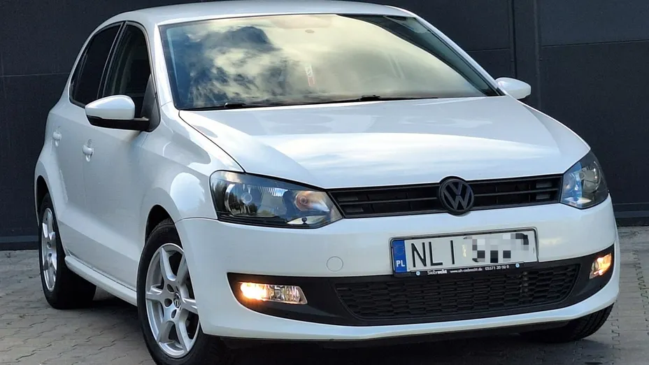 VOLKSWAGEN Polo -