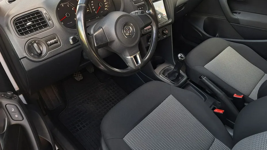 VOLKSWAGEN Polo -