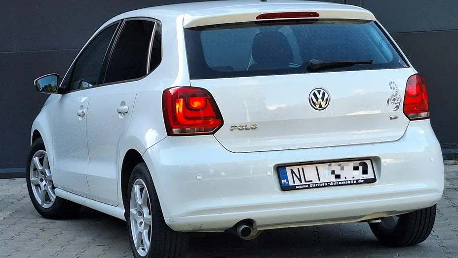 VOLKSWAGEN Polo -