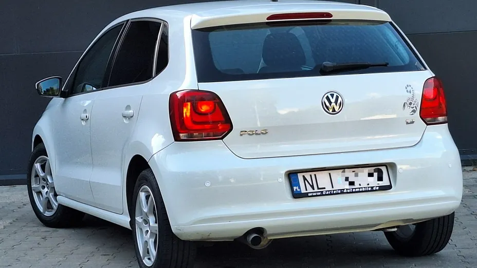VOLKSWAGEN Polo -