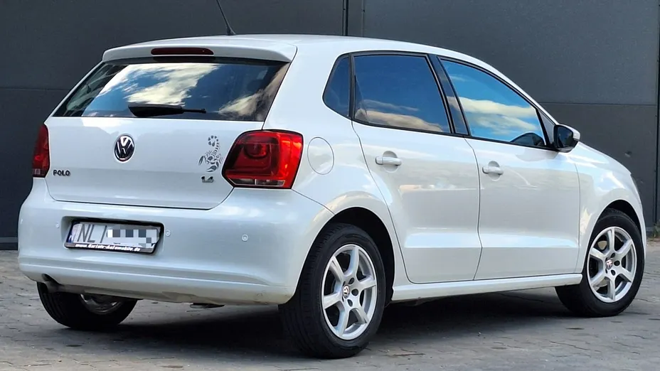 VOLKSWAGEN Polo -