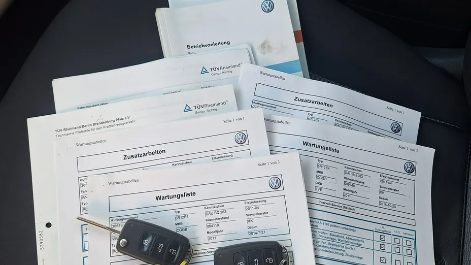 VOLKSWAGEN Polo -