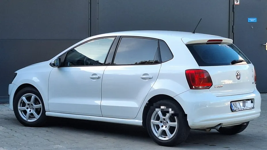 VOLKSWAGEN Polo -