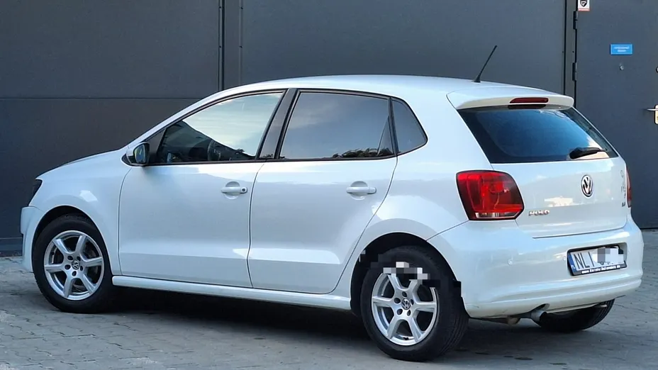 VOLKSWAGEN Polo -