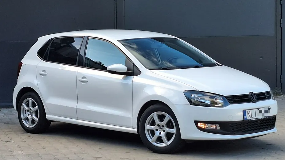 VOLKSWAGEN Polo -