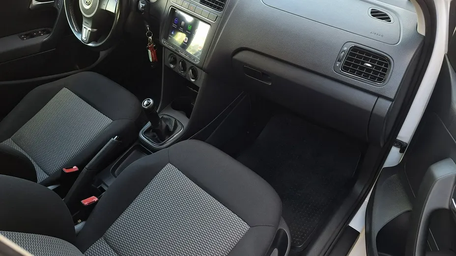 VOLKSWAGEN Polo -