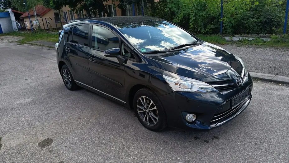 TOYOTA Verso -