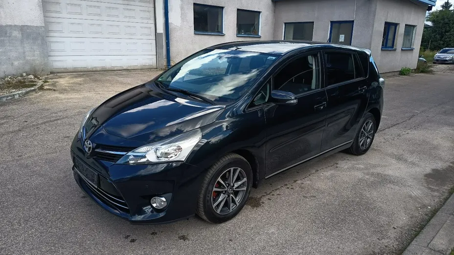 TOYOTA Verso -