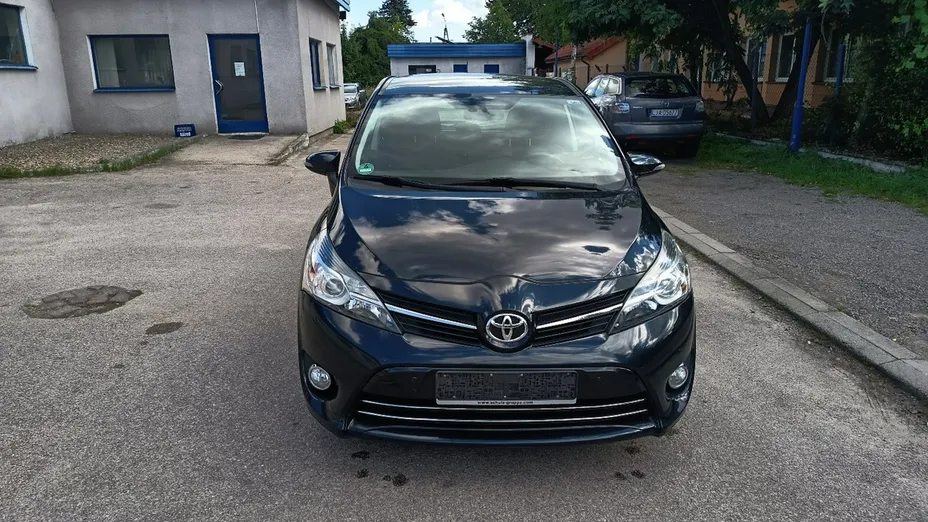 TOYOTA Verso -