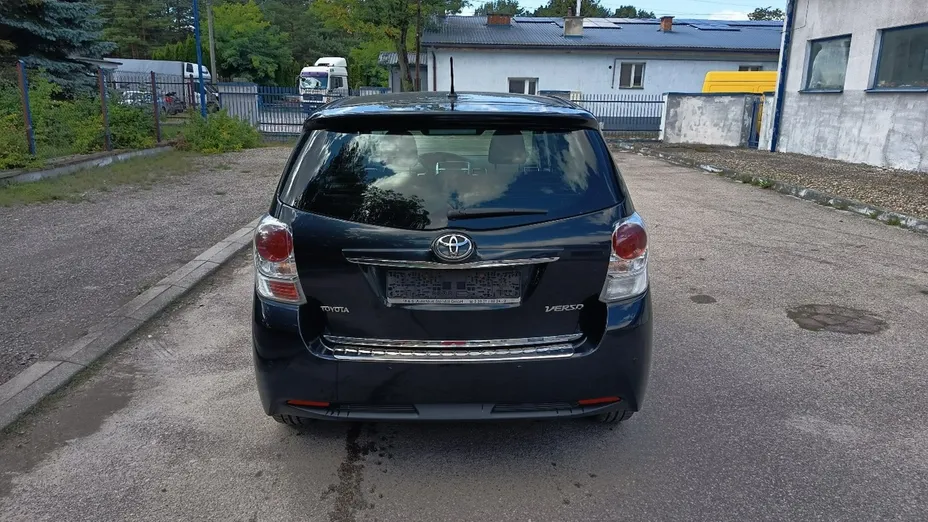 TOYOTA Verso -