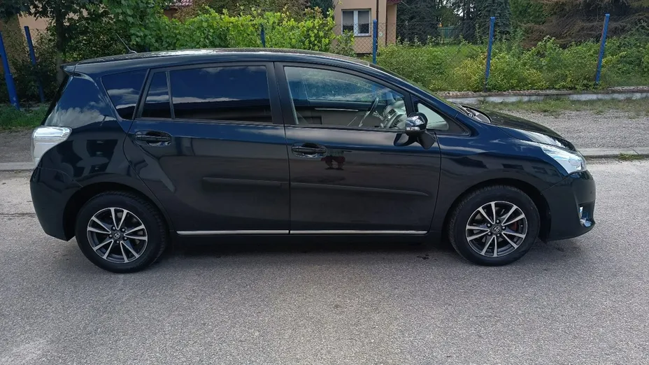 TOYOTA Verso -
