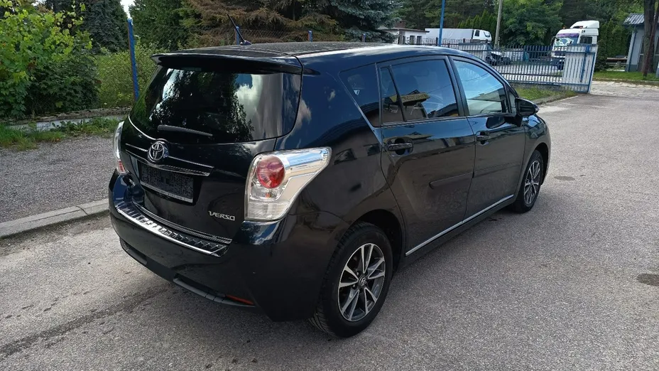 TOYOTA Verso -