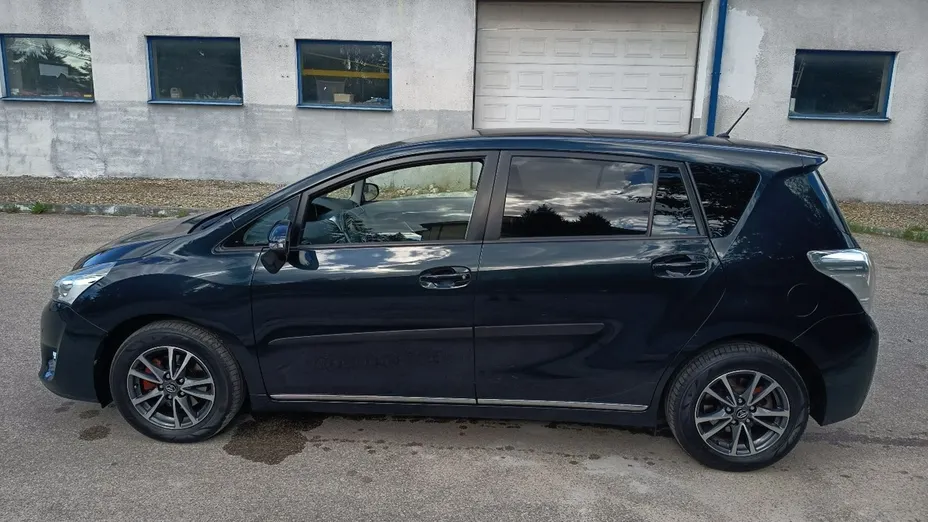 TOYOTA Verso -