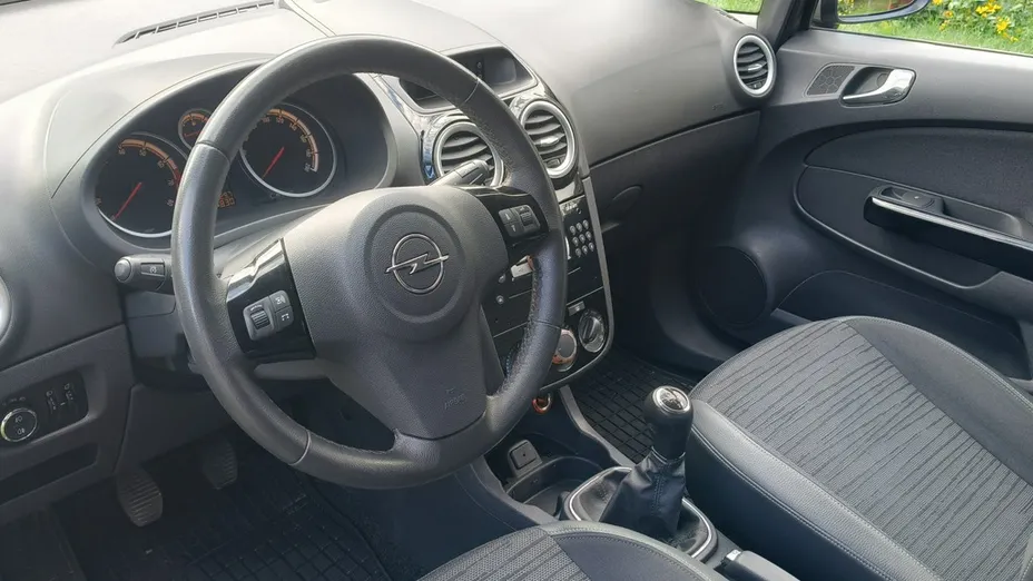 OPEL Corsa -