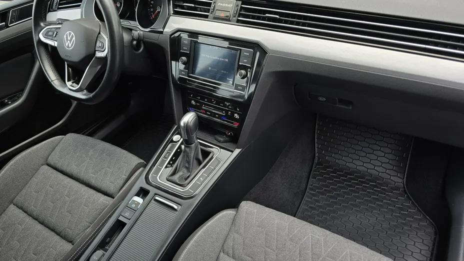 VOLKSWAGEN Passat -