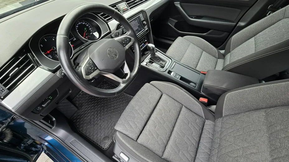 VOLKSWAGEN Passat -