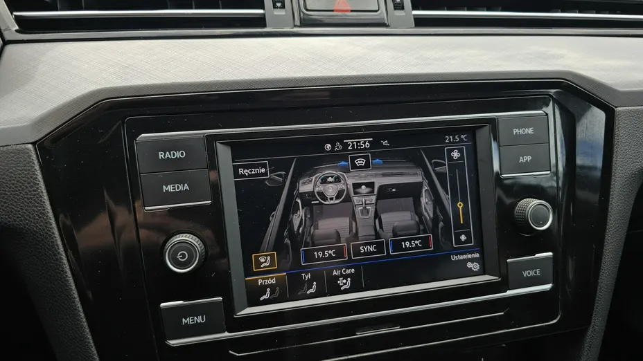 VOLKSWAGEN Passat -