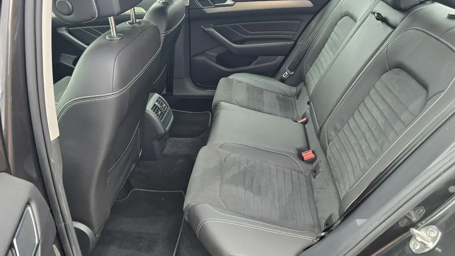VOLKSWAGEN Passat -