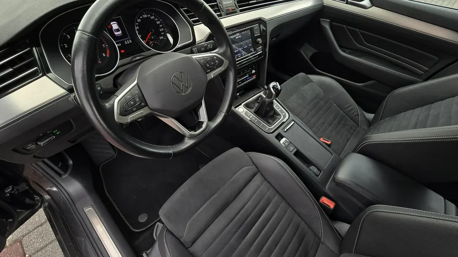 VOLKSWAGEN Passat -