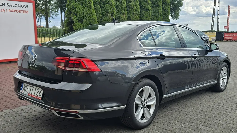 VOLKSWAGEN Passat -