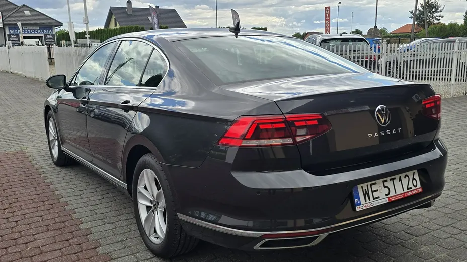 VOLKSWAGEN Passat -
