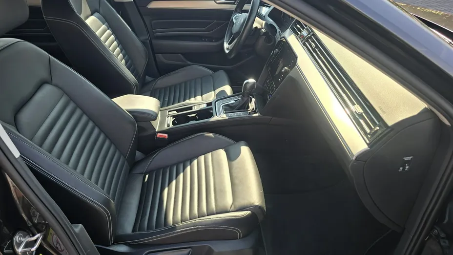 VOLKSWAGEN Passat -