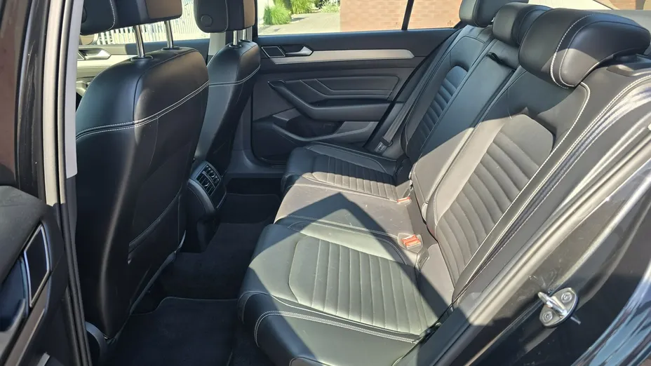 VOLKSWAGEN Passat -