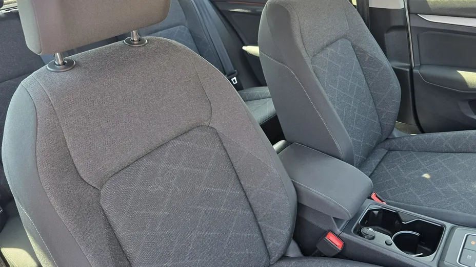 VOLKSWAGEN Golf -