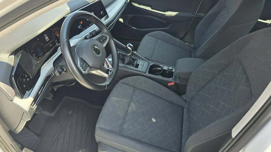 VOLKSWAGEN Golf -