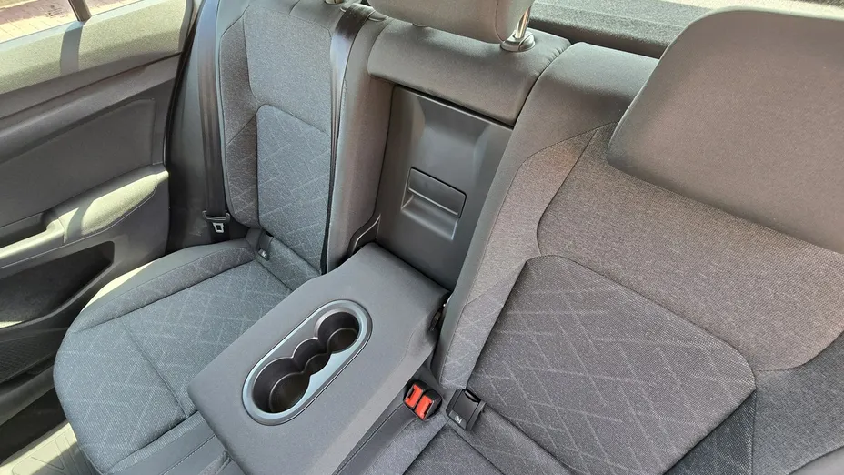 VOLKSWAGEN Golf -
