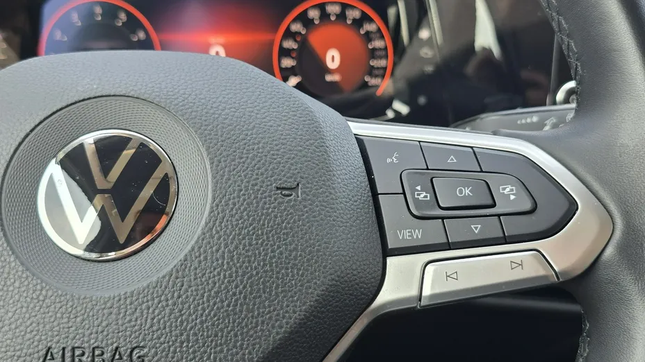 VOLKSWAGEN Golf -