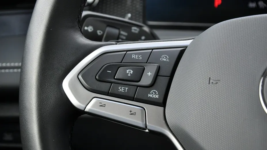 VOLKSWAGEN Tiguan -
