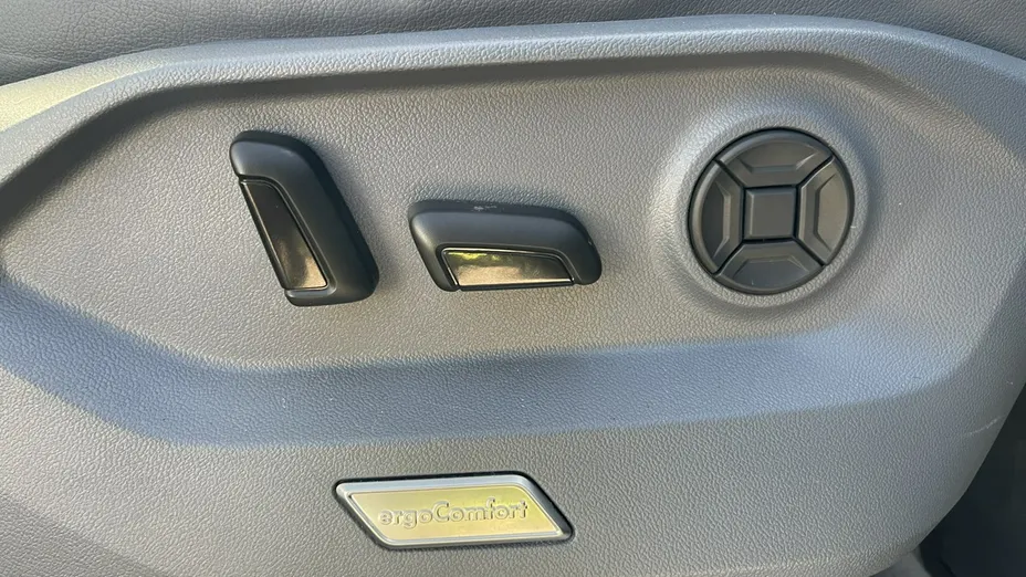 VOLKSWAGEN Touareg -