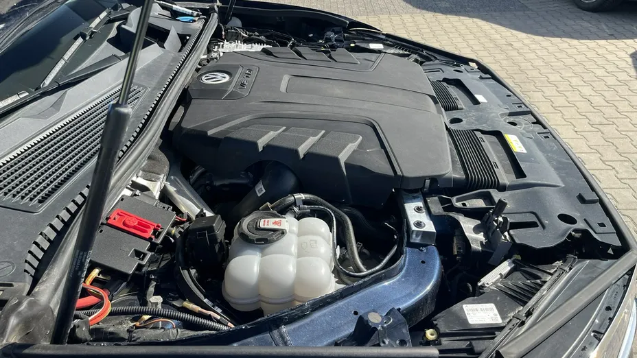 VOLKSWAGEN Touareg -