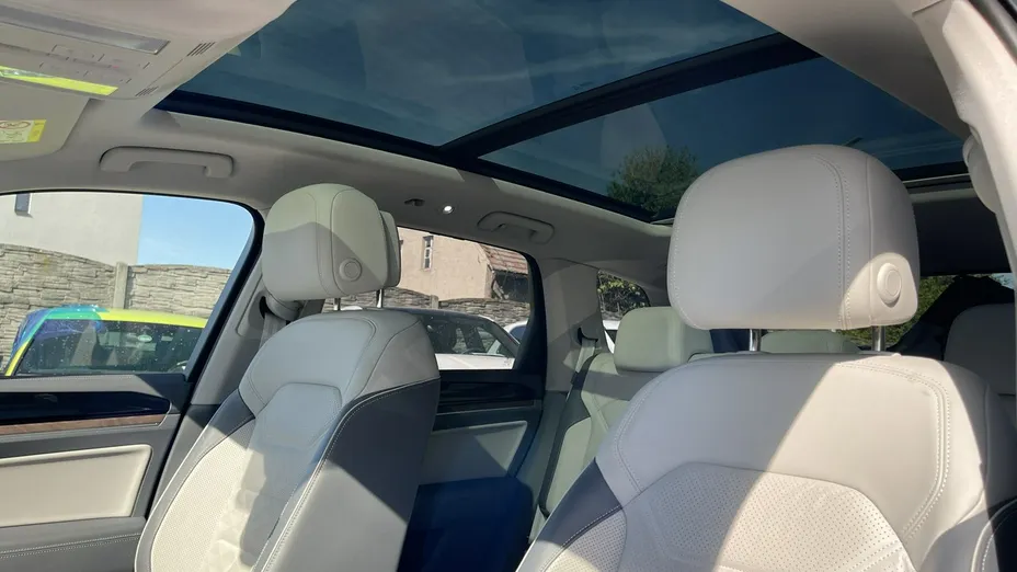 VOLKSWAGEN Touareg -